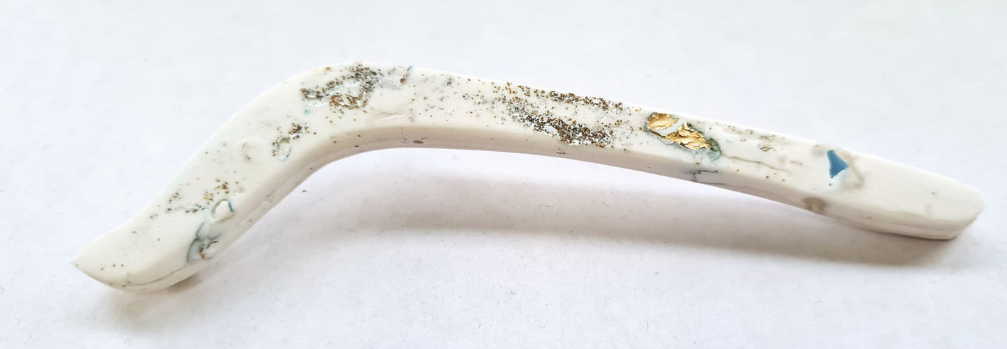 Brush stroke pin