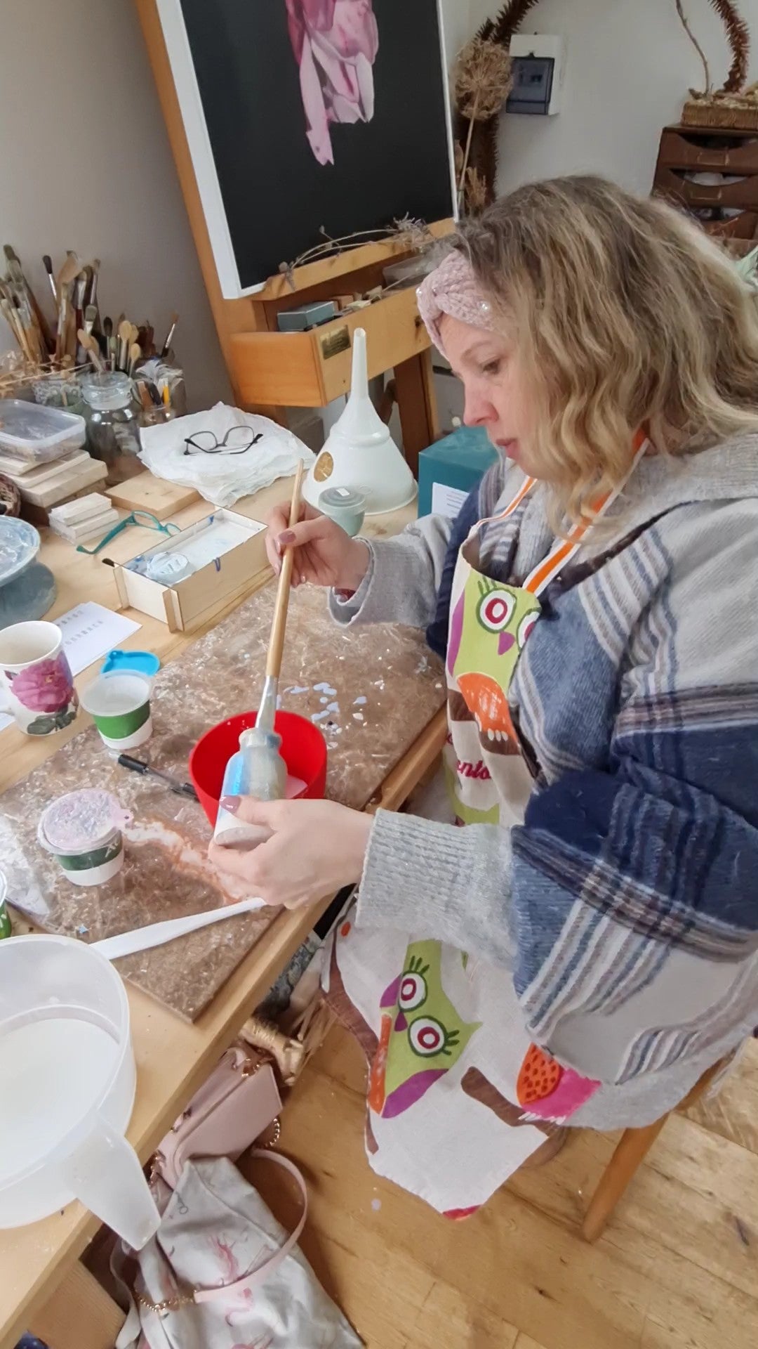 A lady using Jesmonite