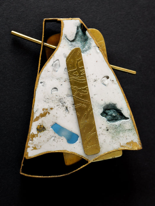 Jesmonite wearable brooch with gilded copper